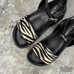 Phenumb Copenhagen Notting sandal med zebra