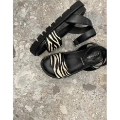 Phenumb Copenhagen Notting sandal med zebra
