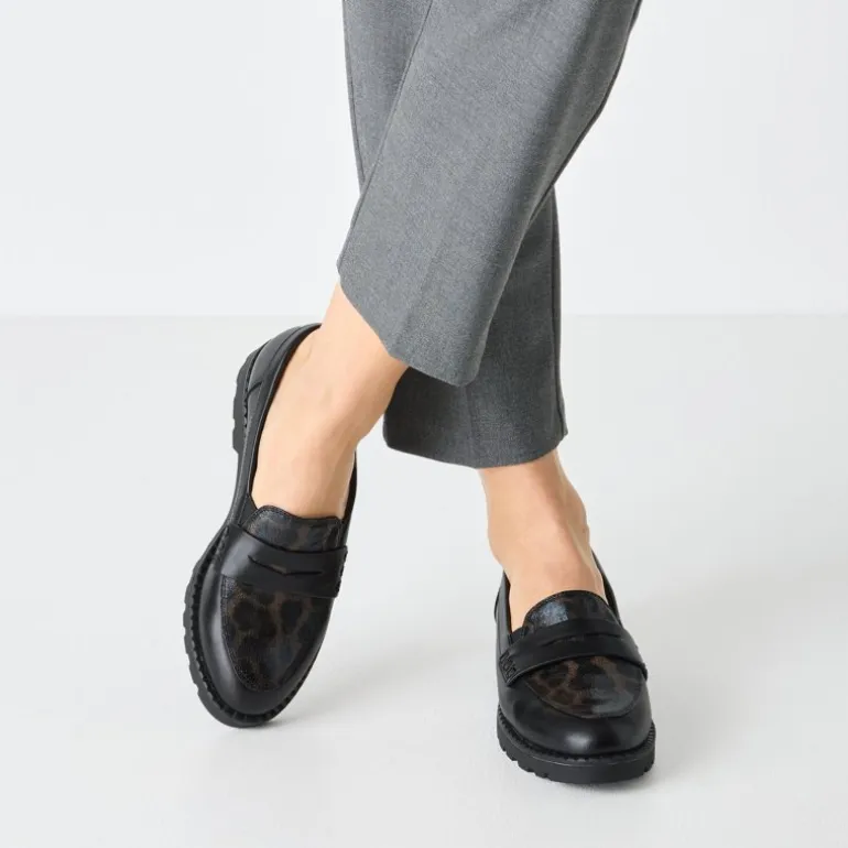 Tamaris 24312 Loafer i sort med leopard detaljer