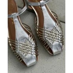 Unisa BABIC sandal sko i sølv skind med guld detaljer